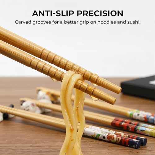 Kawaii 5 Pairs Bamboo Chopsticks & 6 Cute Lucky Cat Holders, Classic Japanese Style, Dishwasher Safe, Gift Set