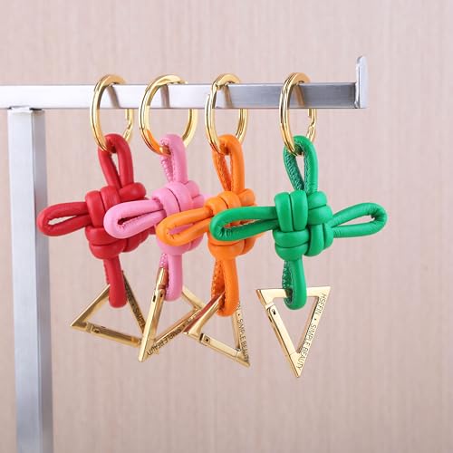 Ladies' genuine leather Chinese knot keychain, D-shaped horseshoe shaped car keychain, bag charm pendant - color: Red