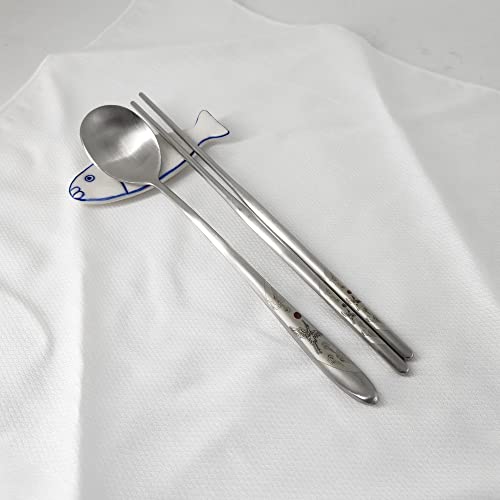 [VACUUM][2 Sets][Made in Korea] Flying Crane Design Spoon and Chopsticks Set, Vacuum Light Weight Cutlery, 304 Stainless Steel Flat Chopsticks Matt Surface Flatware (White 2 Sets)