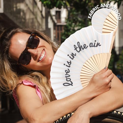 Fisura – Original white folding fan with message Love is in the air, wooden handheld fan for women, includes hanger, perfect for wedding, party, travel or romantic gift - color: Love is in the Air, Black and White