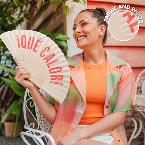 Fisura – Original Beige Folding Fan with Message qué calor, Wooden Handheld Fan for Women, Perfect for Rave, Party, Wedding, Birthday, Gift or Summer Decoration - color: Qué Calor, Beige